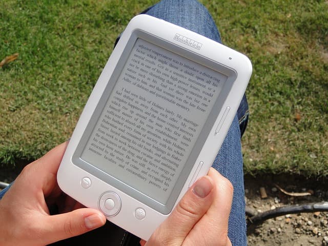 Learn How to use and Sync the Kindle app with your Amazon account